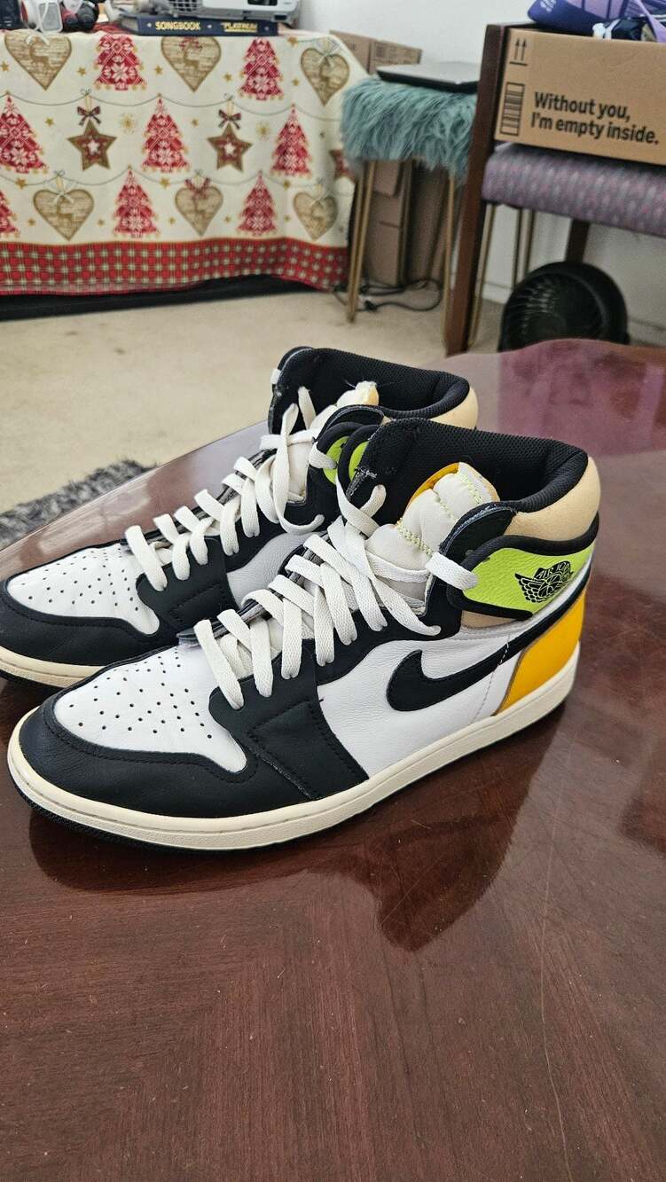 Air Jordan 1 Retro High OG 'White Black Volt University Gold'